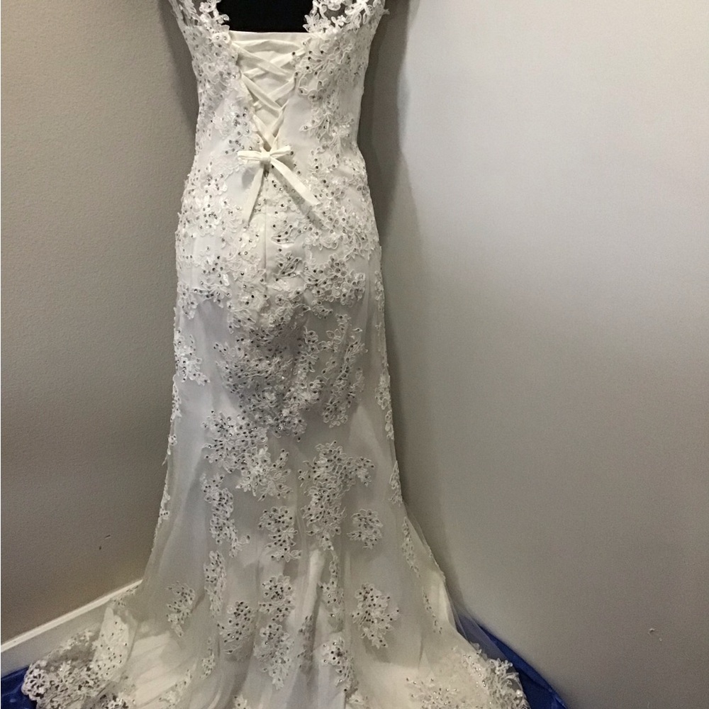 Minimal Mermaid Wedding Dress - Picture 8 of 9